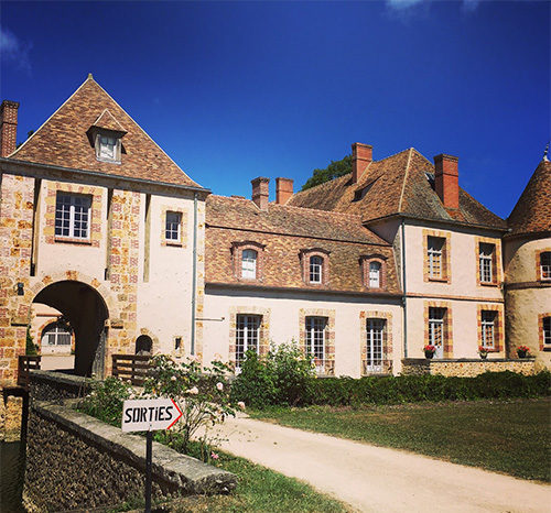 Back to Bike. Château de la Cour de Senlisse Back to Bike