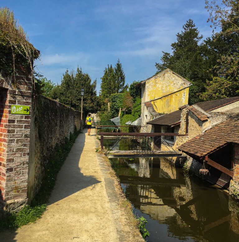 Silviu running at canal