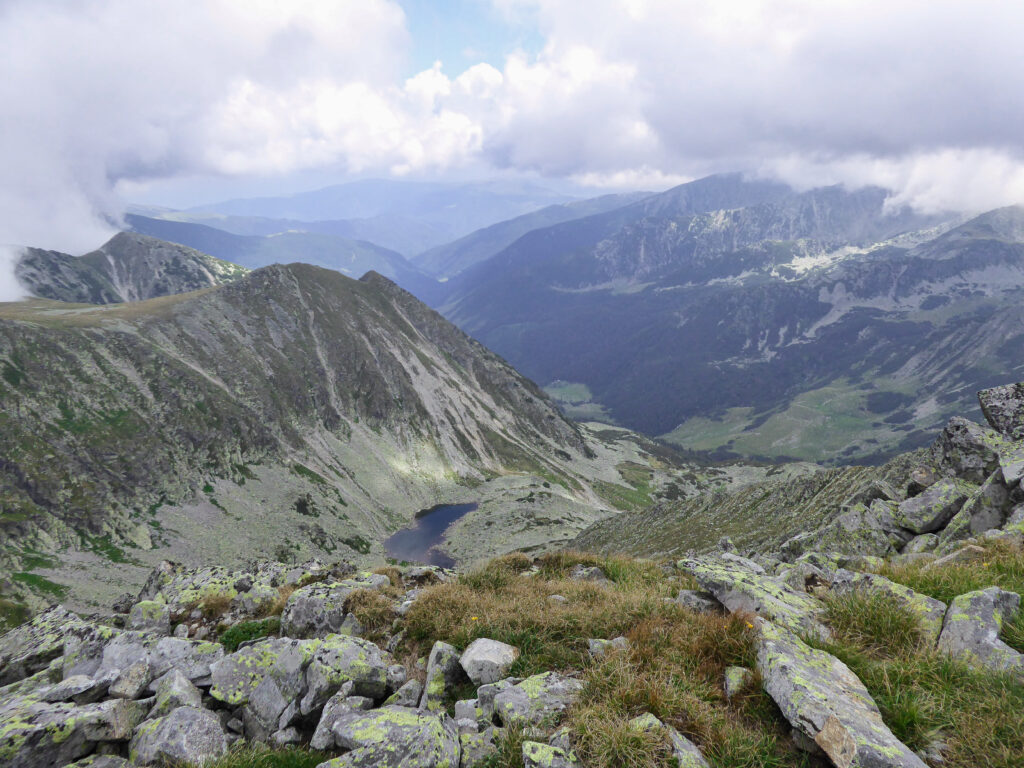 Lake view from Păpuşa Peak